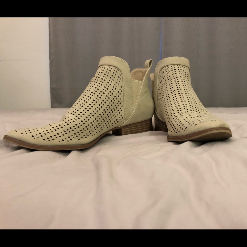 Fashionable Cream Colired Booties